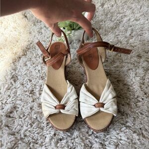 Via Neroli Cream and Tan Bow women’s super cute cute outfit Sandal wedges